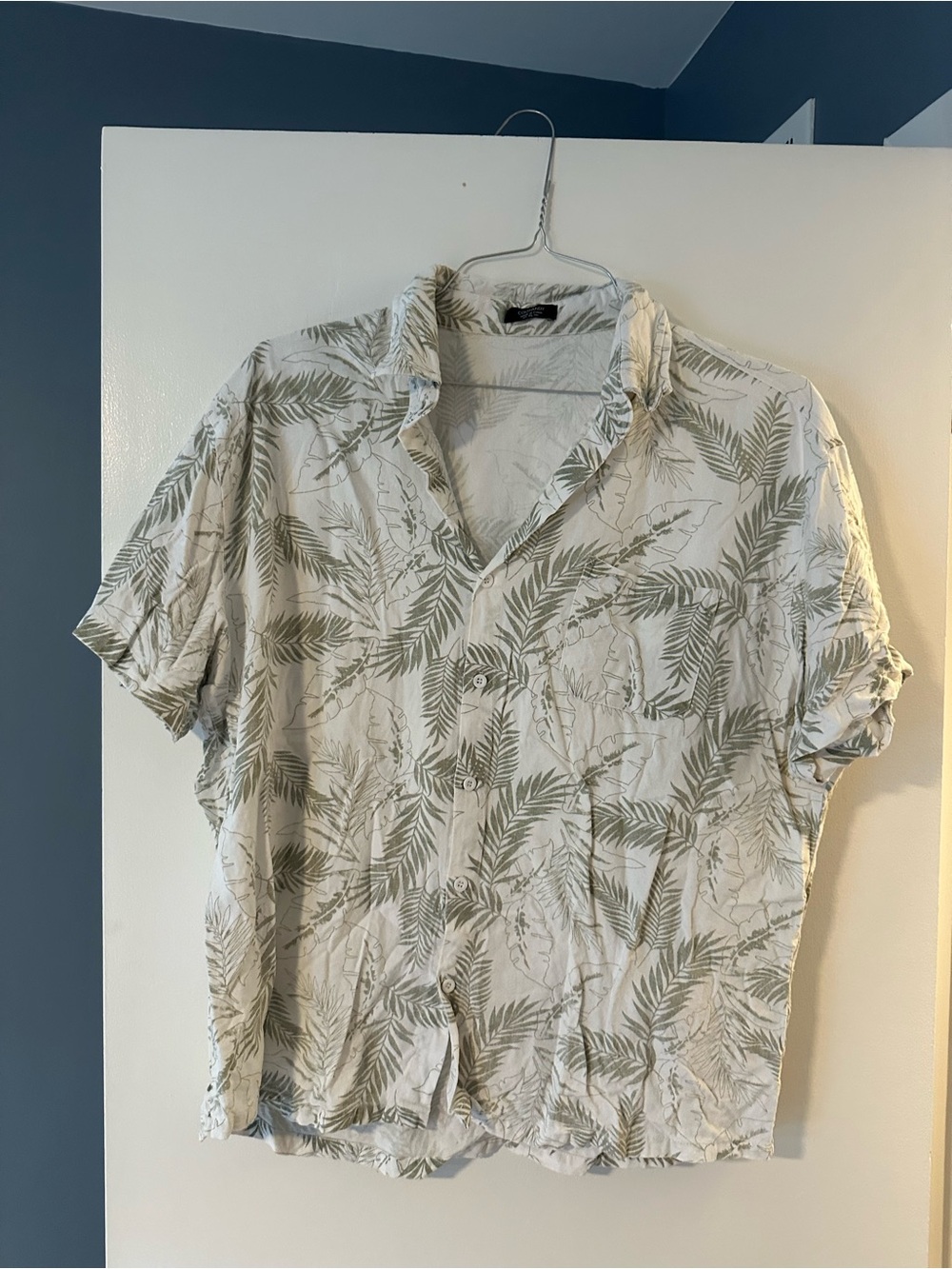 Amazon Men's Short-Sleeve Button-Down Shirt - Hawaiian print